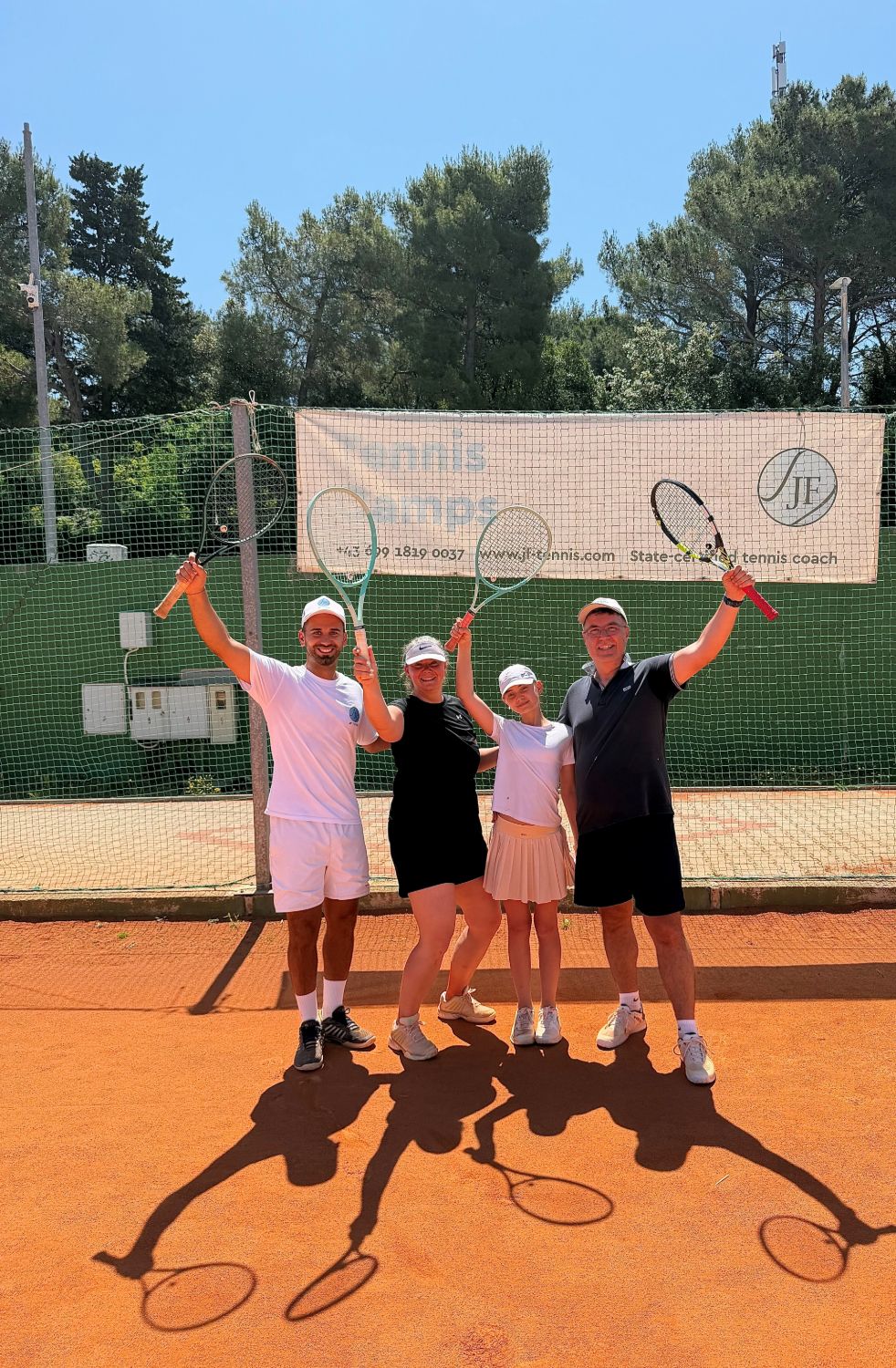 Tennis Camp Kroatien Gruppe auf dem Sandplatz